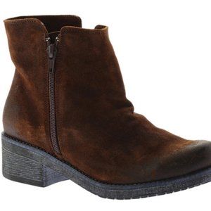 Naot Wander Ankle Boot in Seal Brown Suede 38
